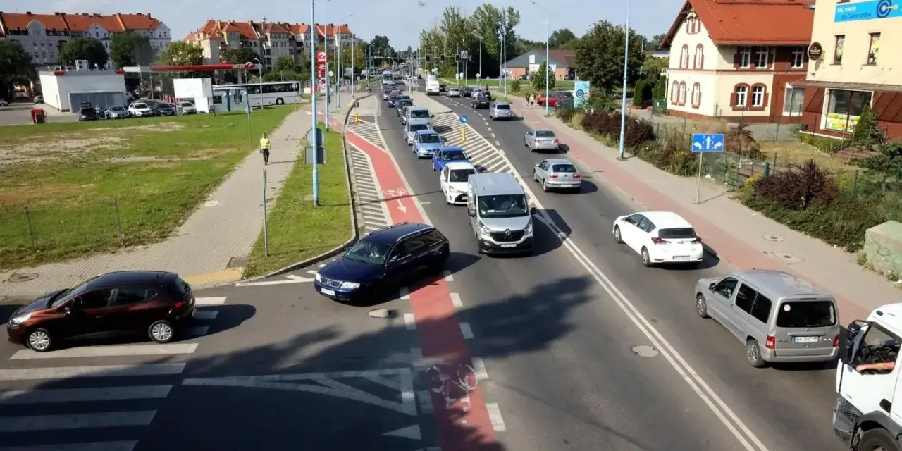 Ile bierze bus za kilometr? Sprawdź aktualne stawki i uniknij pułapek.