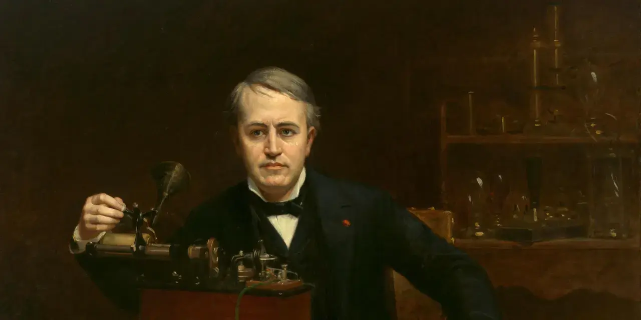 Porträt von Thomas Edison, der an einem Phonographen arbeitet. Er ist der Mann, der die Glühbirne erfunden hat.