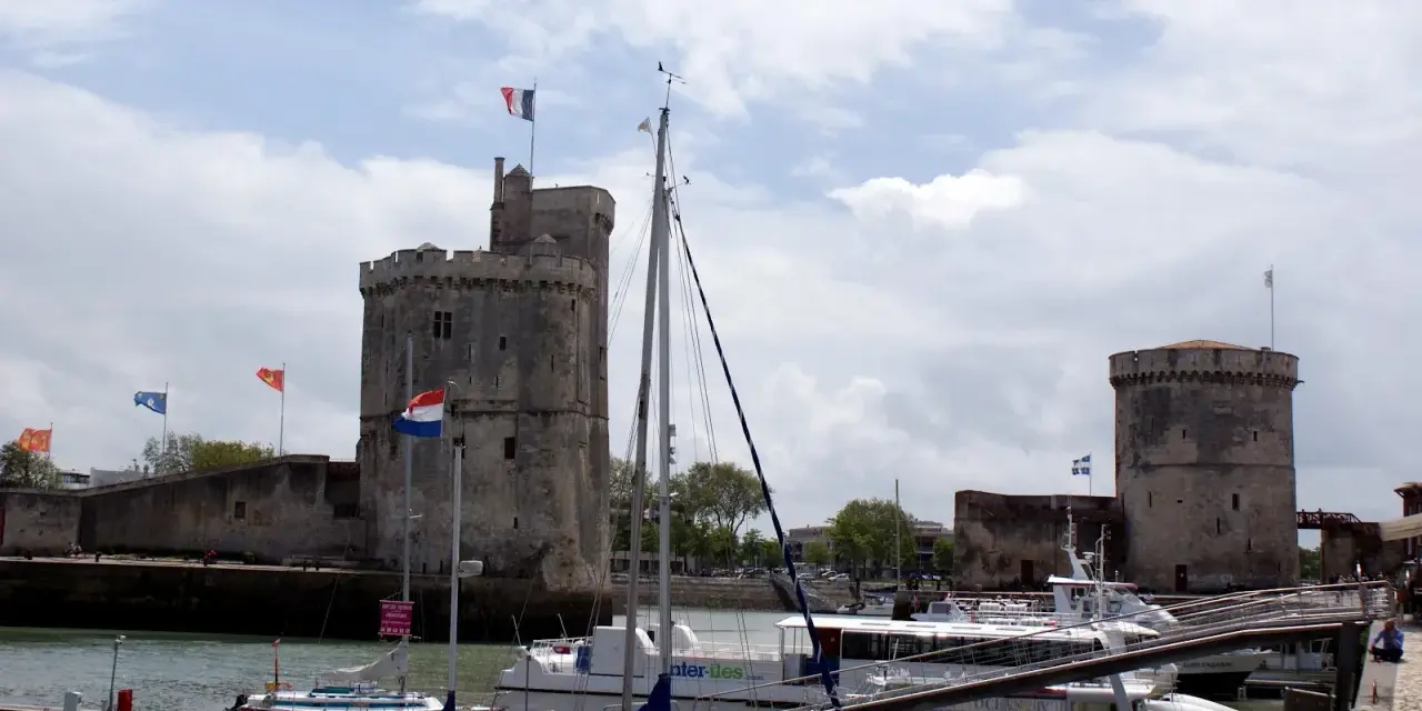 Autobus La Rochelle Île de Ré: Ceny, trasy, bilety planuj mądrze!