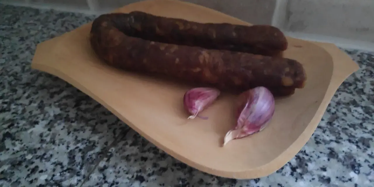Jak przygotować kiełbasę dojrzewającą - sprawdzony przepis krok po kroku