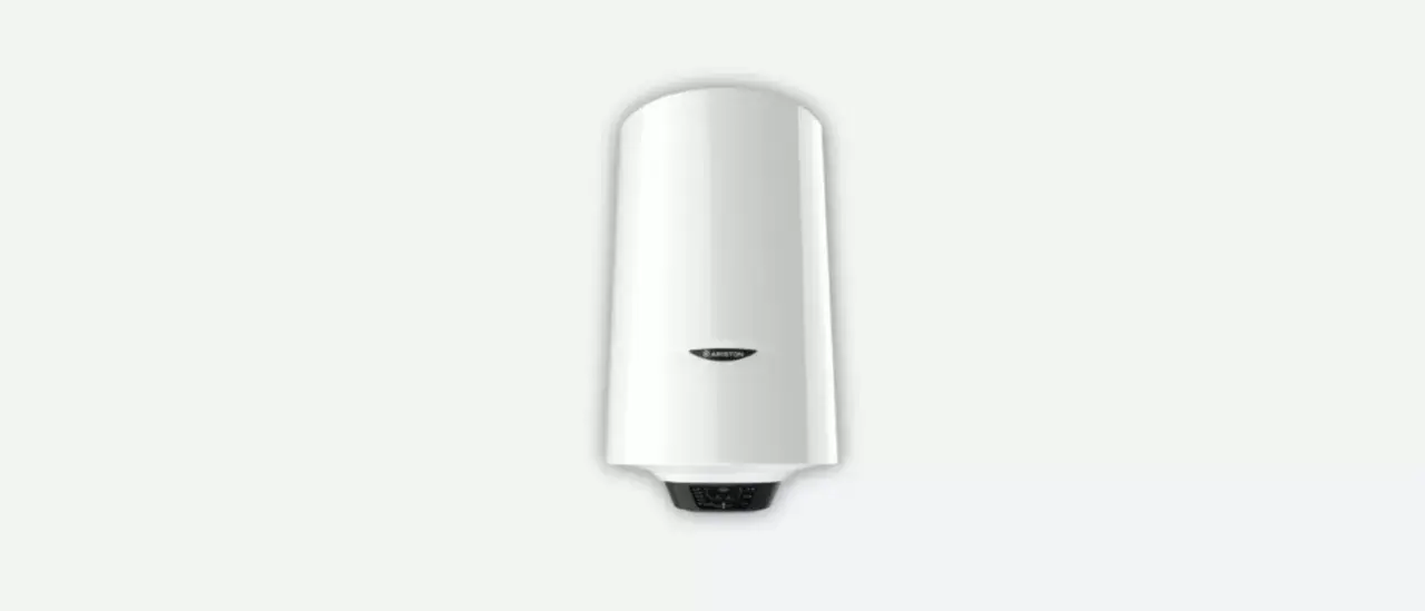 Scaldabagno elettrico Ariston bianco, ideale per chi vuole passare da scaldabagno a gas a elettrico.