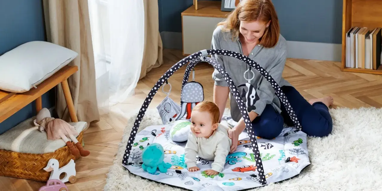 Mata sensoryczna dla niemowlaka: Jak wybrać i wspierać rozwój?