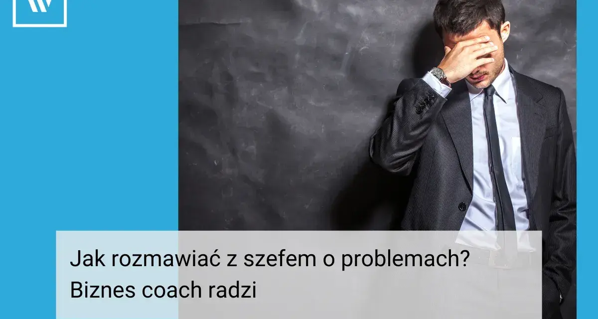 Zestresowany mężczyzna w garniturze, który zastanawia się, jak rozmawiać z szefem o problemach. Biznes coach podpowiada.