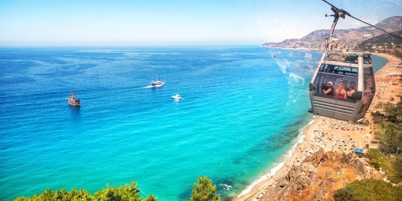 Alanya: Nad jakim morzem leży? Odkryj ciepłe wody i rajskie plaże!