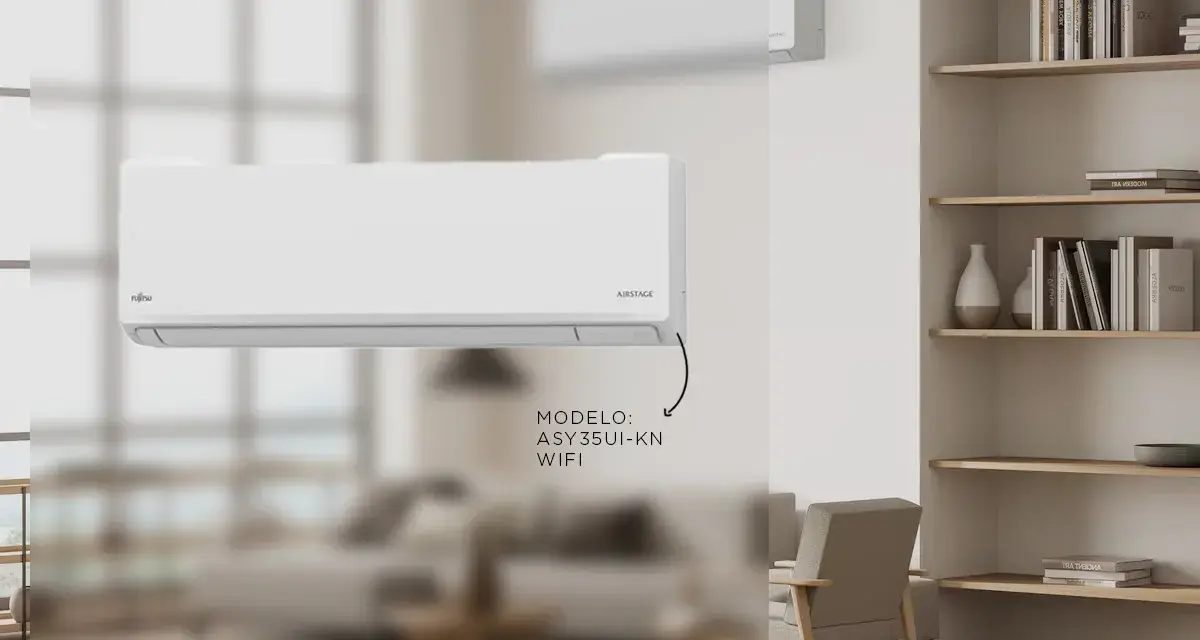Un elegante aire acondicionado Fujitsu AIRSTAGE modelo ASY35UI-KN con WiFi, instalado en una sala de estar moderna.