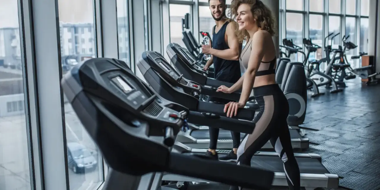 Cardio przed czy po treningu? Klucz do masy i spalania tłuszczu.