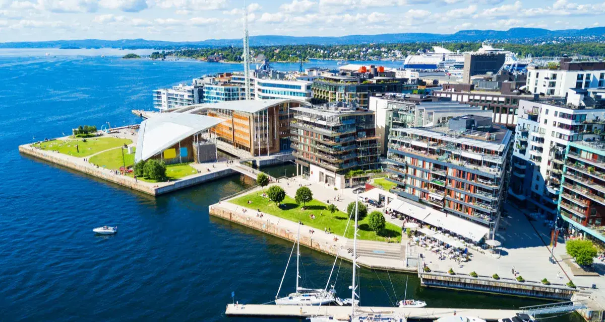 Ile trwa lot do Oslo? Czas lotu z Polski, który Cię zaskoczy