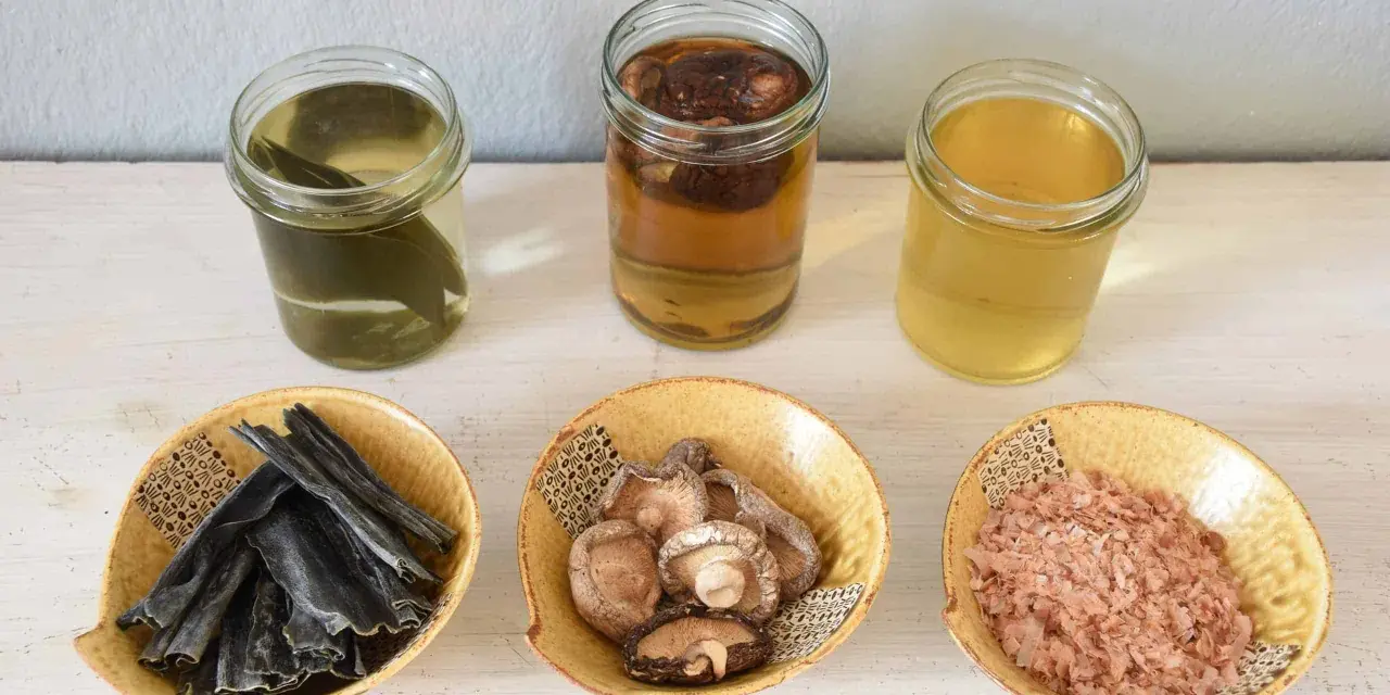 Składniki do dashi: suszone wodorosty kombu, grzyby shiitake i płatki bonito. Idealne do przygotowania wywaru.