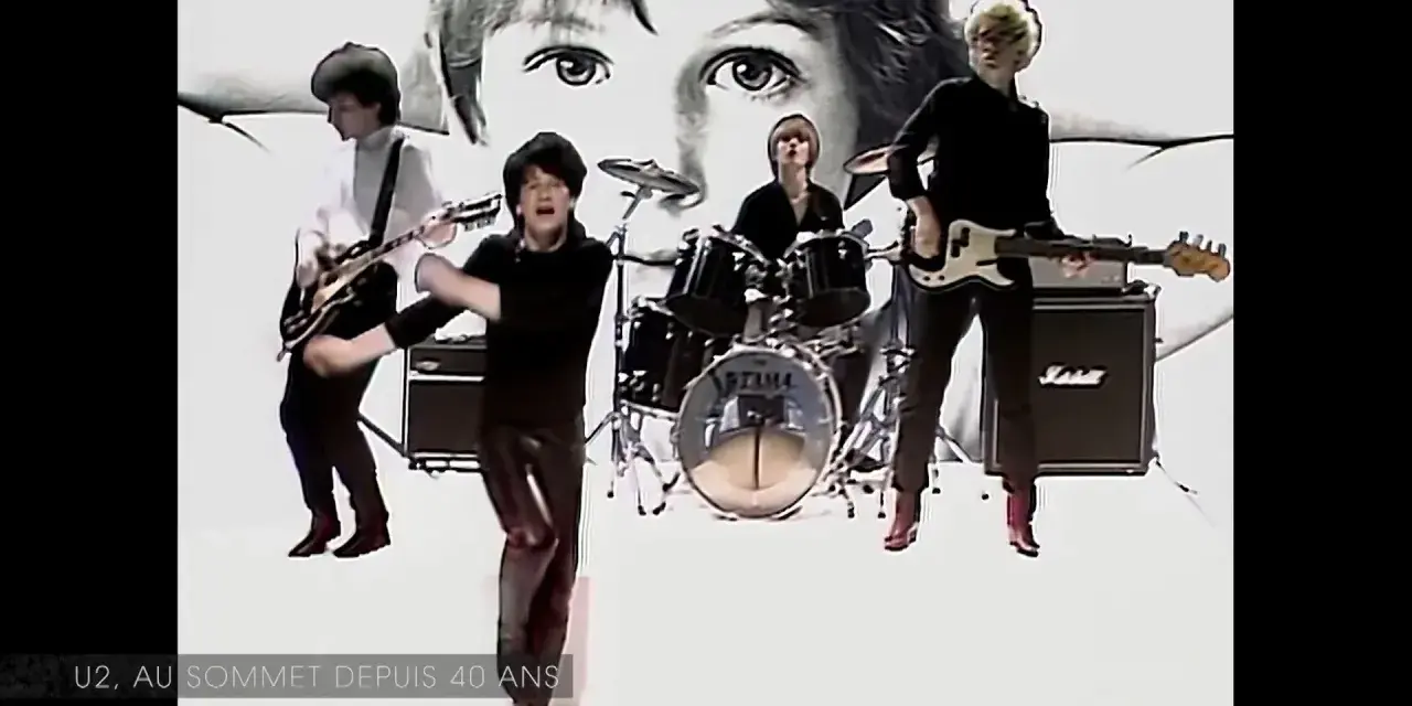 Le groupe rock irlandais U2, icône des années 80, en pleine performance.