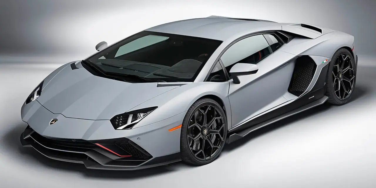 Ile koni mechanicznych ma Lamborghini Aventador? Zaskakujące różnice!