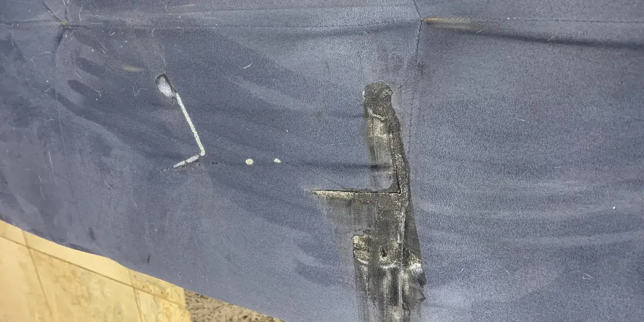 Jak usunąć super glue z kanapy bez uszkadzania tapicerki