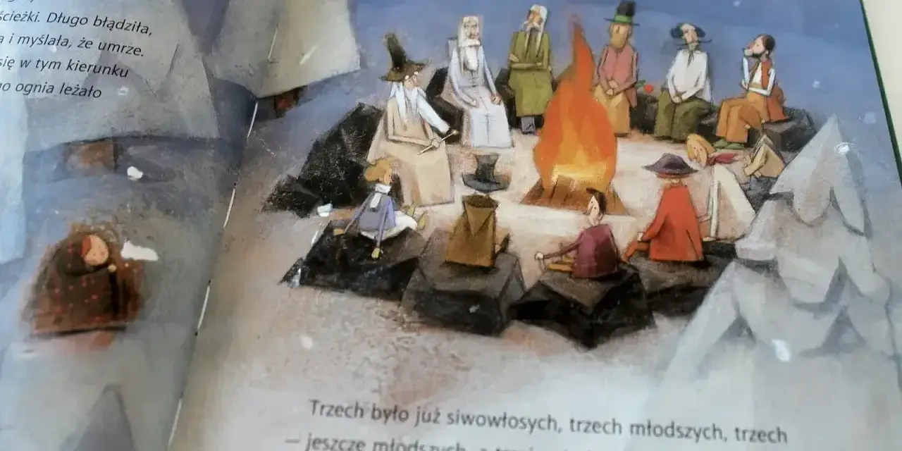 Ilustracja z porazińskiej baśni o 12 miesiącach. Ludzie siedzą przy ognisku, przypominając dwunastu braci.