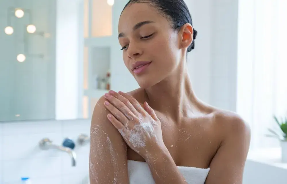 Jaki peeling przed opalaniem natryskowym, aby uniknąć plam i podrażnień?
