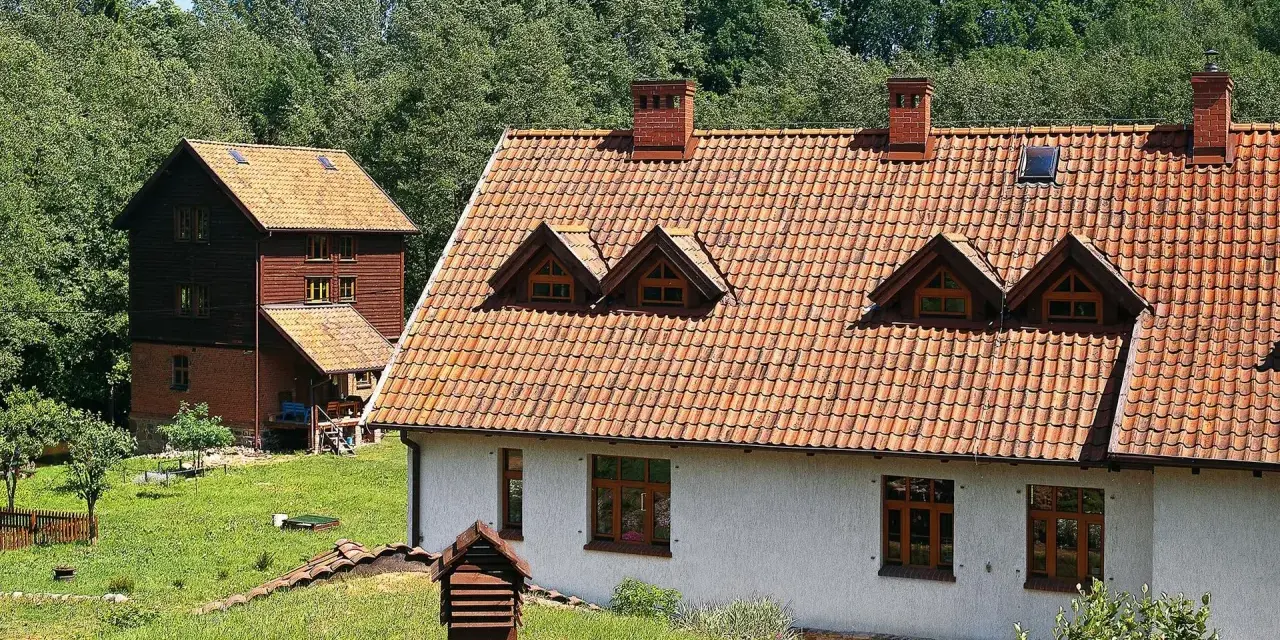 Ile kosztuje robocizna dachu? Zaskakujące ceny i różnice w kosztach
