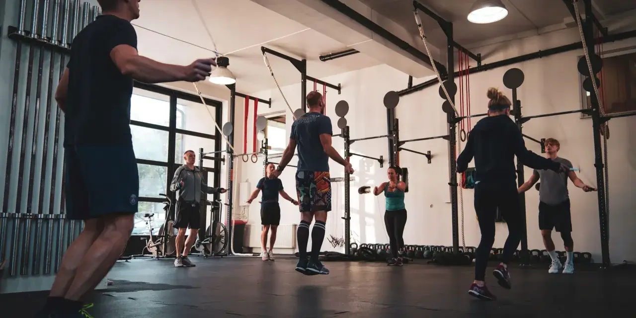 CrossFit Warszawa: Gdzie trenować? Przewodnik po boxach i cenach