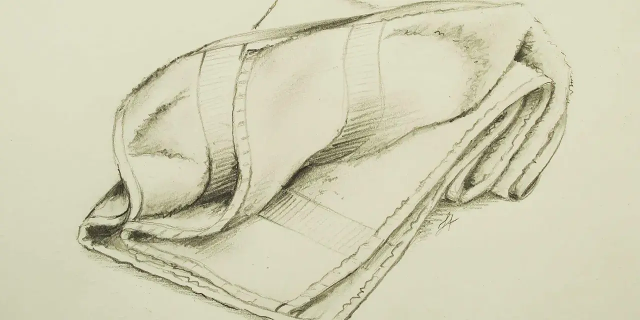 Dessin au crayon d'un drapé de tissu, montrant les plis et les textures avec des ombres subtiles.