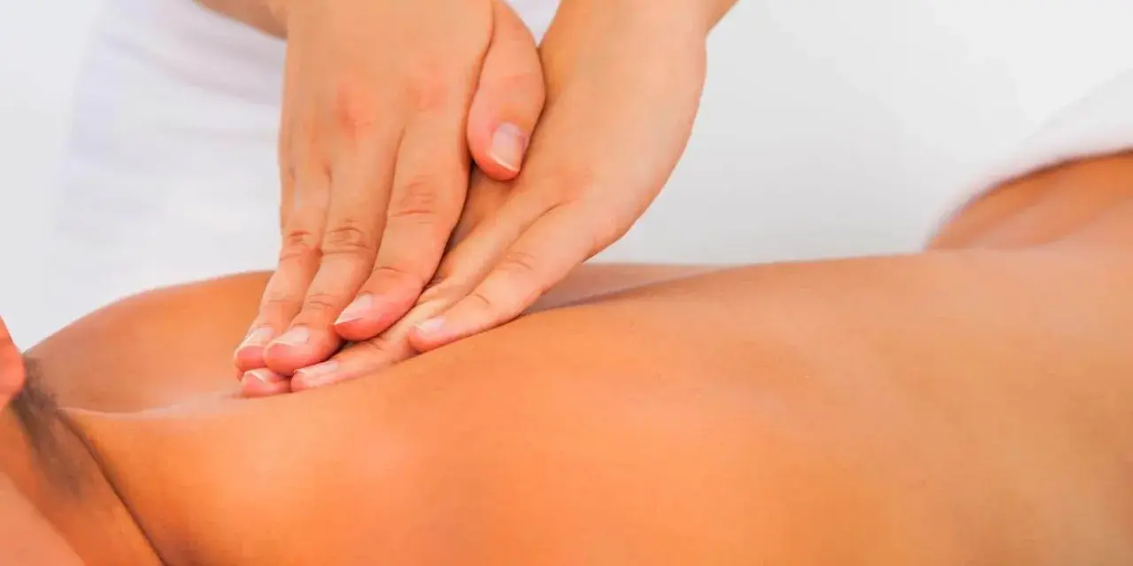 Fizjoterapeuta: Kim jest i kiedy pomoże? Nie tylko "pan od masażu"!