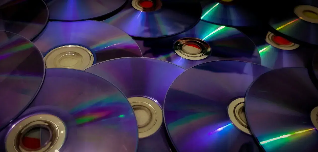 Do czego służy płyta CD? Odkryj jej zastosowania i funkcje