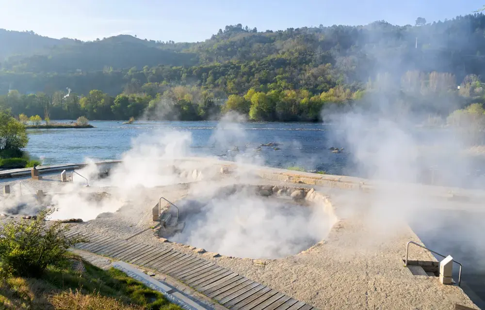 Balnearios en Ourense: ¿Gratis o de pago? Guía completa y comparativa
