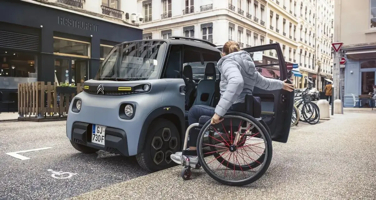 Citroen Ami, z myślą o dostępności, ułatwia wsiadanie osobie na wózku. Sprawdź jego dane techniczne!