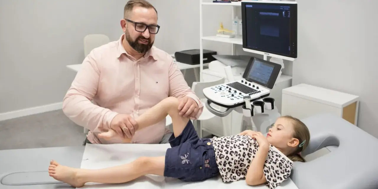 Ortopeda czy fizjoterapeuta? Wybierz dobrze i pozbądź się bólu!