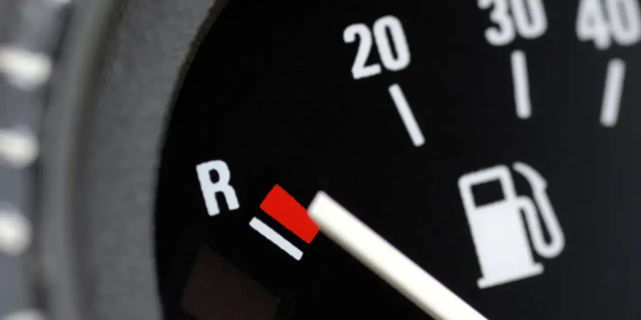 Yaris: Pojemność baku (36-50L), zasięg, rezerwa. Czy 1000 km?