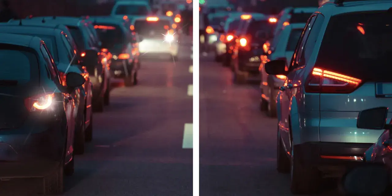 Luci sfocate e distorte nel traffico, come vedono i miopi astigmatici. Un'esperienza visiva caotica e abbagliante.