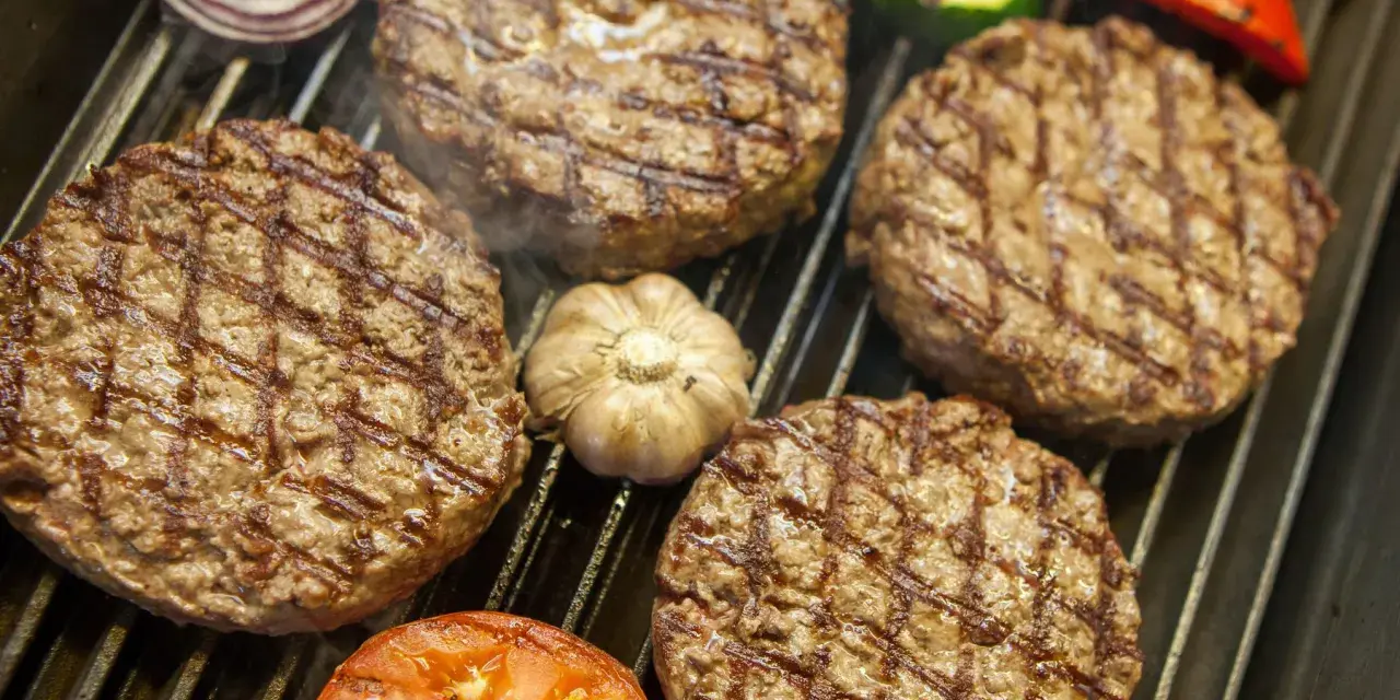 Jak usmażyć burgera? Sekret soczystości i smaku