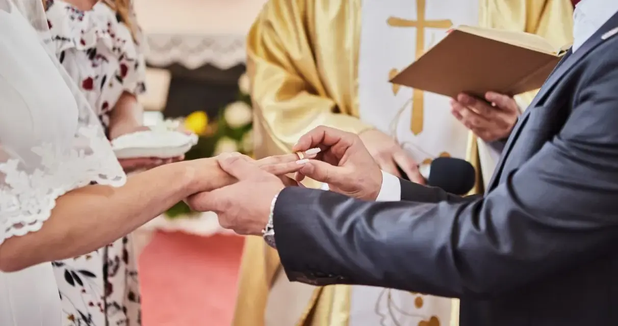 Ślub kościelny w Polsce: Twoje małżeństwo ważne prawnie?