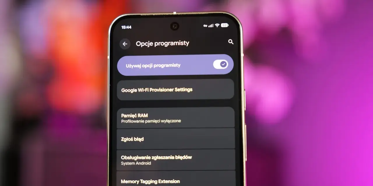 Ekran telefonu Xiaomi z włączonymi opcjami programisty. Dowiedz się, jak przyspieszyć telefon Xiaomi, korzystając z tych ustawień.