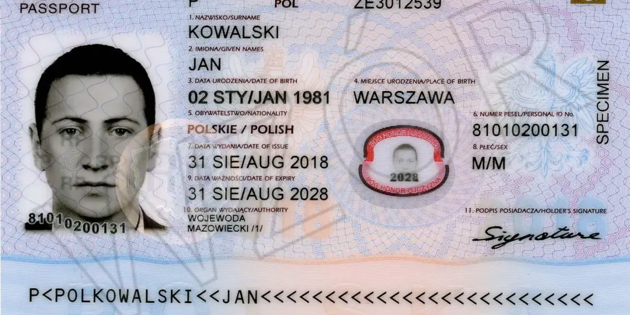 Zdjęcie polskiego paszportu z danymi osobowymi i fotografią właściciela.