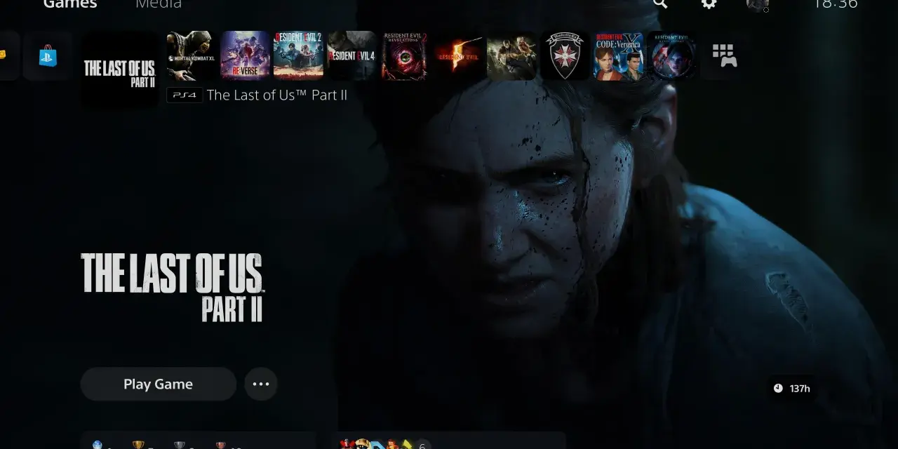 La pantalla de inicio de PS5 muestra The Last of Us Part II. La pregunta es: cuanto dura The Last of Us 2, y la respuesta es que este jugador ha invertido 137 horas.