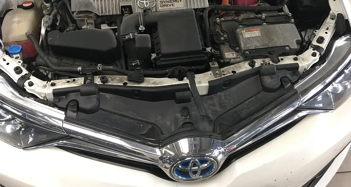Jak uruchomić silnik w Toyota Auris Hybrid - uniknij problemów z odpaleniem