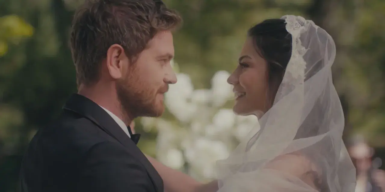 Sposi sorridenti, un momento chiave nella trama completa di "My home my destiny".