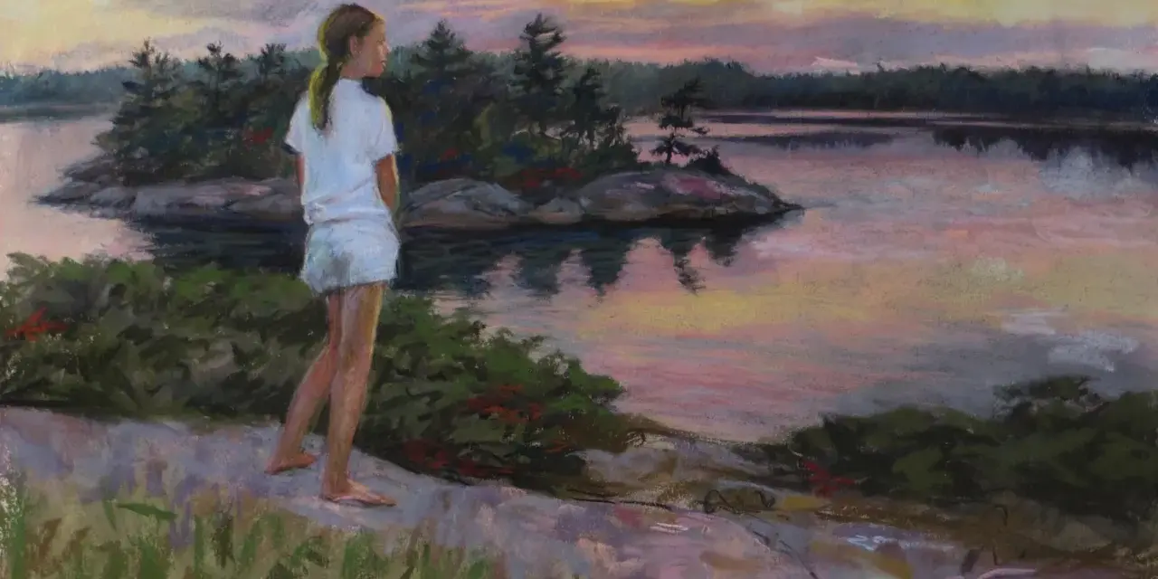Myriam Robin, une jeune fille en tenue d'été, contemple un lac paisible au coucher du soleil.