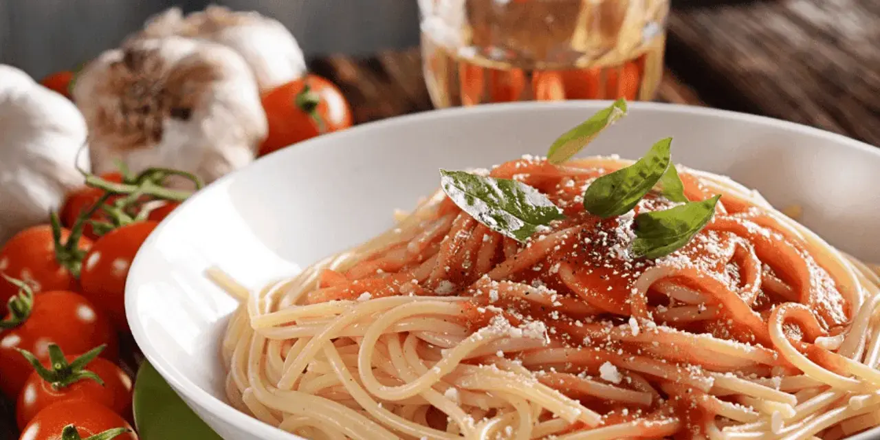 Spaghetti po neapolitańsku: Sekret prawdziwego sosu bez mięsa