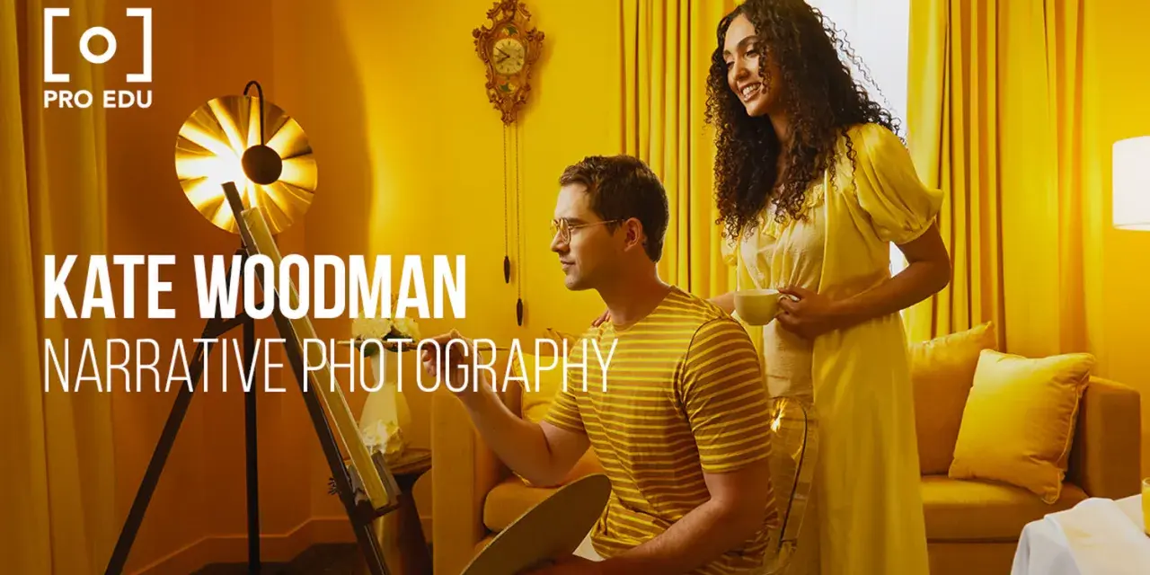 Un homme peint sur une toile, une femme le regarde avec une tasse. Ce reportage photo explore la narration visuelle.