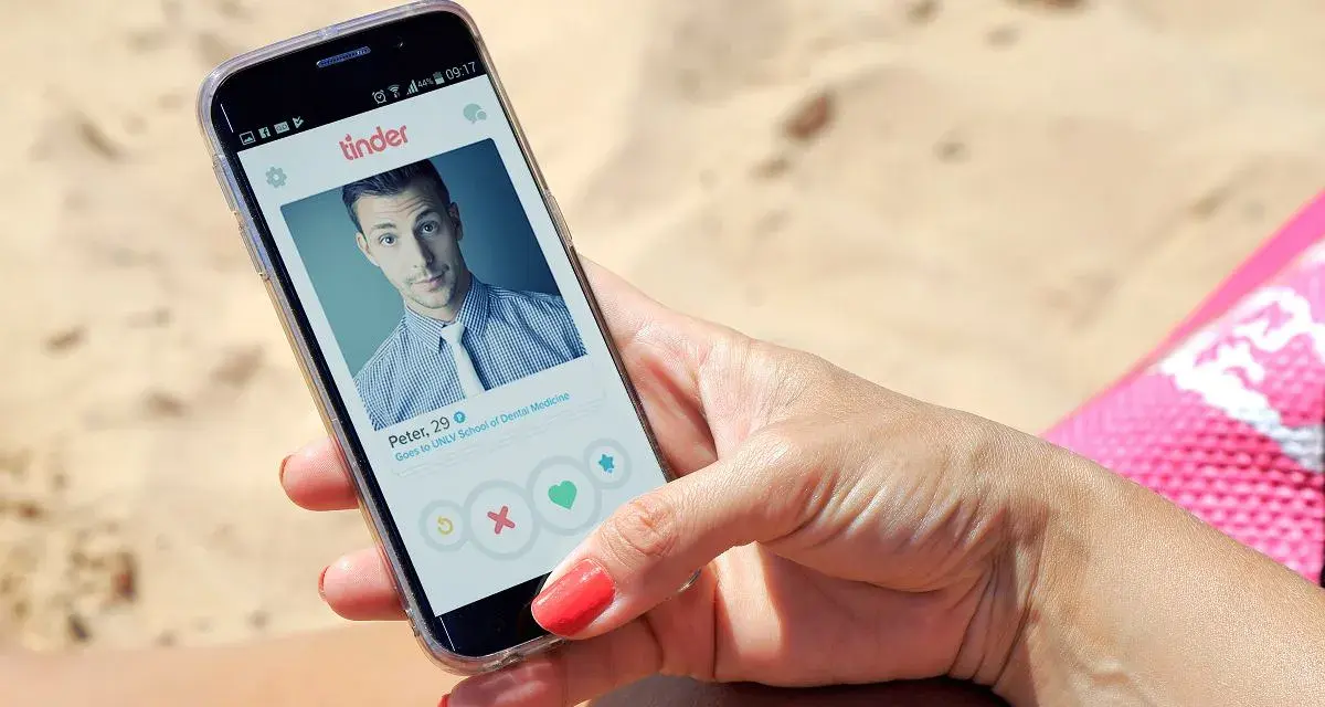 Opis na Tinderze: Peter, 29 lat, student stomatologii. Czy to będzie mój kolejny match?