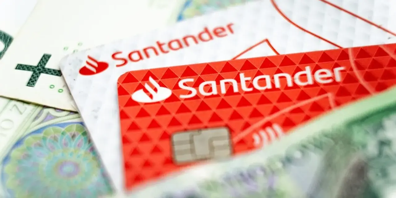 Karty Santander na tle polskich banknotów. Jak sprawdzić zajęcie egzekucyjne?