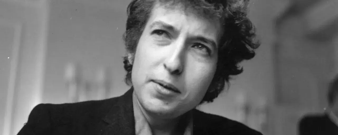 Bob Dylan, der mr tambourine man, blickt nachdenklich in die Ferne.