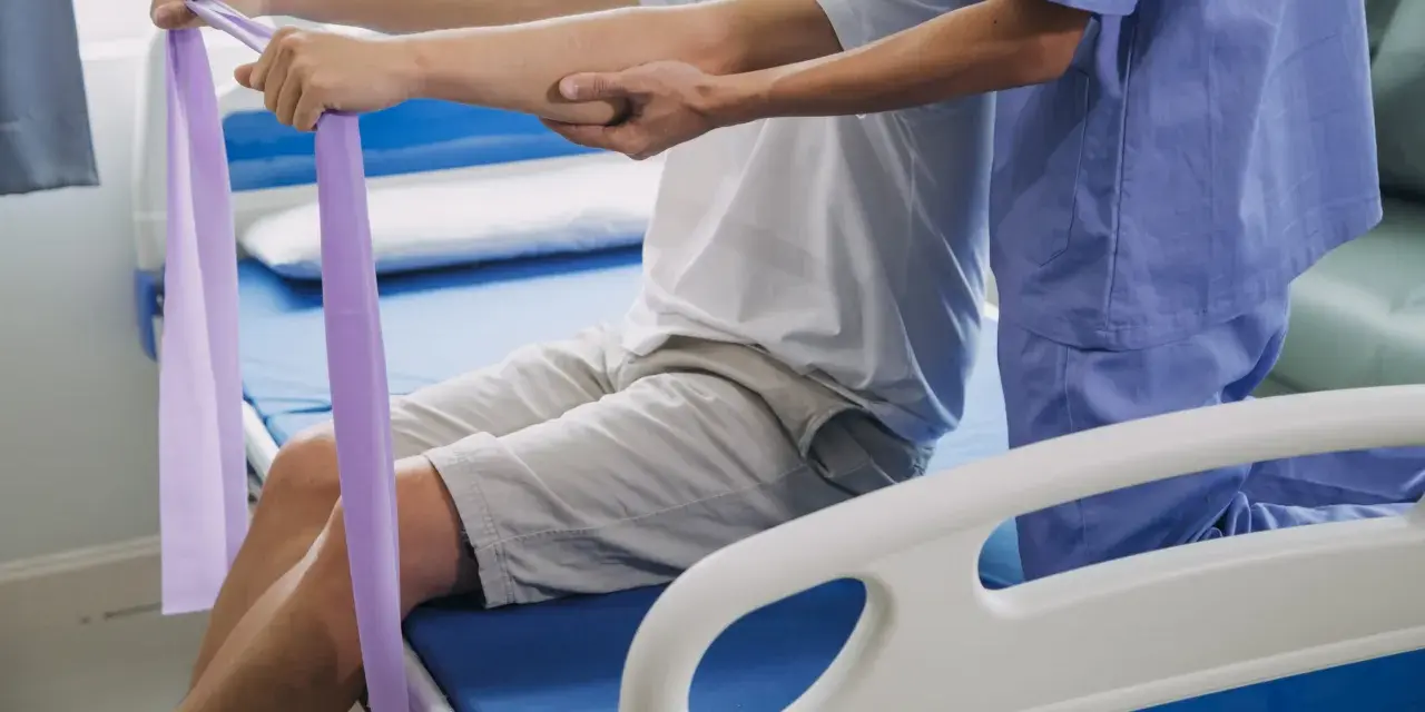 Kiedy poprawa po rehabilitacji? Sprawdź, co przyspiesza powrót!