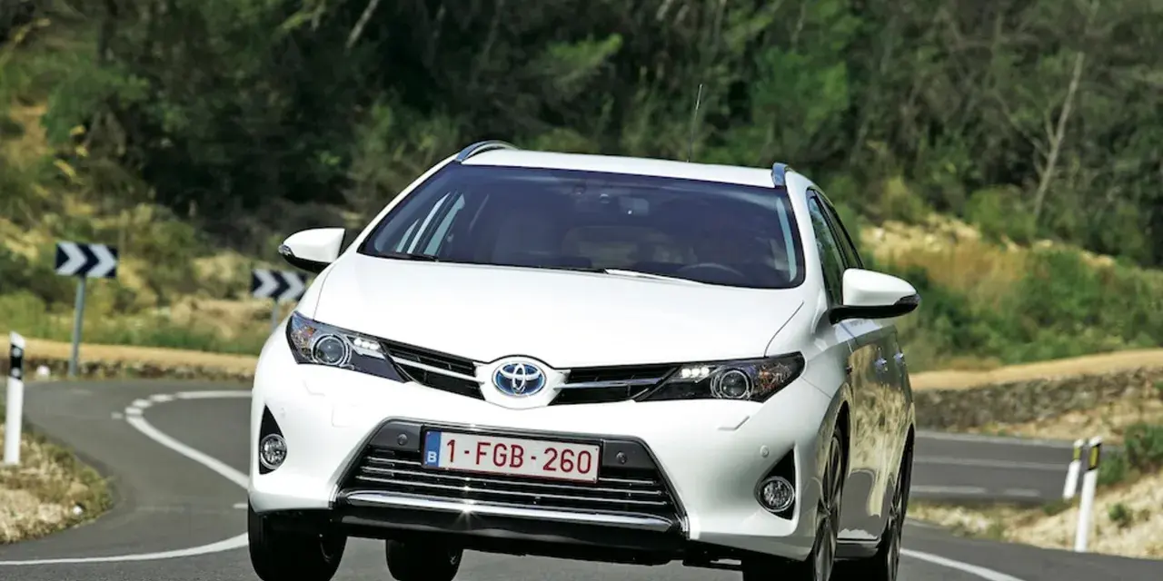 Prius czy Auris - który model lepszy dla Twojej rodziny?