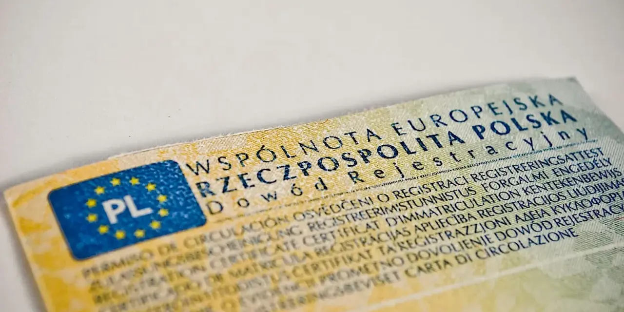 Dowód rejestracyjny z PL, gdzie brak miejsca na pieczątki, to problem przy wymianie.