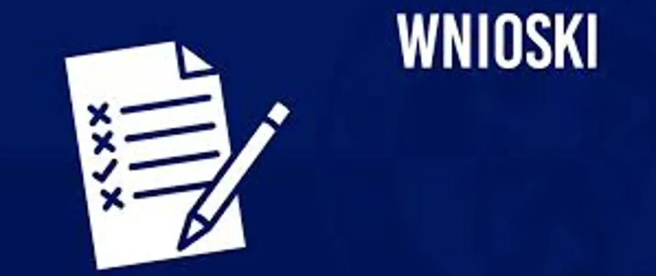 Ikona dokumentu z ołówkiem, symbolizująca proces nadania numeru domu i wypełniania wniosków.