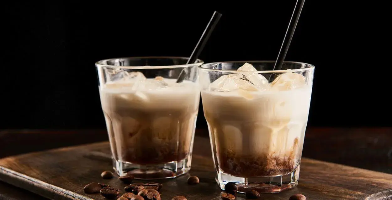 Malibu z mlekiem: Prosty przepis na kultowy drink w 5 minut