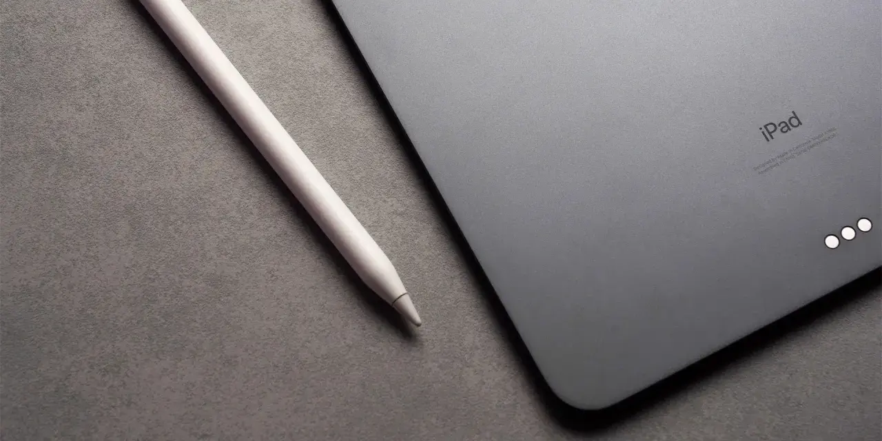 Apple Pencil liegt neben einem iPad mit drei leuchtenden Punkten.