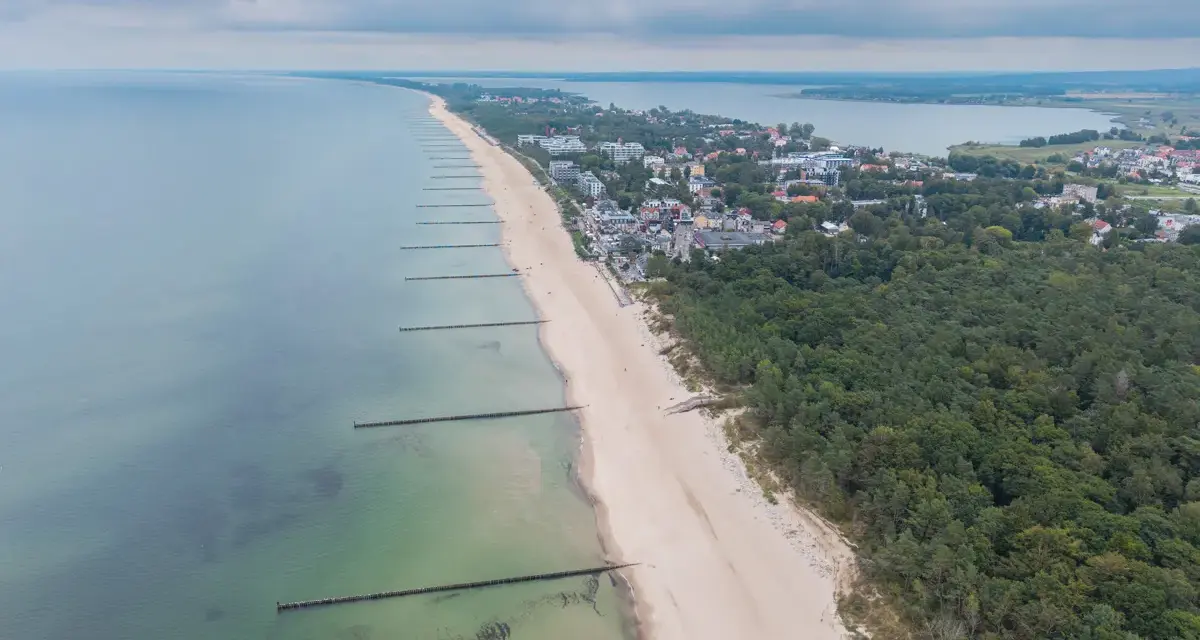 Mielno: Przewodnik po atrakcjach. Co robić poza plażą?