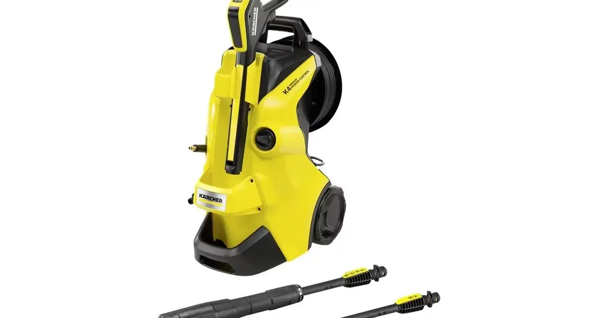 Kärcher K4 Power Control högtryckstvätt med tillbehör. Perfekt för att rengöra bilen eller uteplatsen.