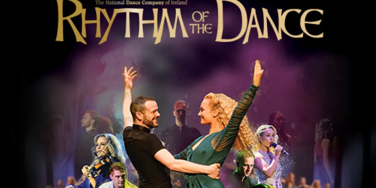 Tancerze i muzycy na scenie, zapowiadający występ Rhythm of the Dance w Polsce.