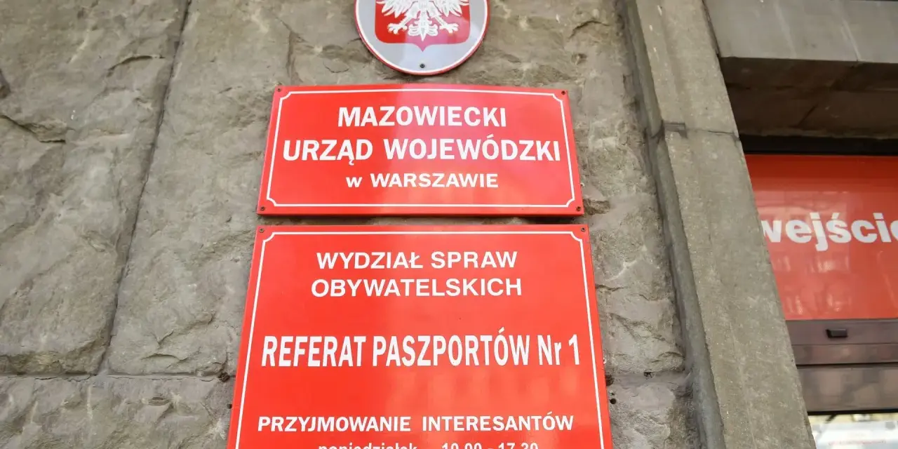 Tablica Mazowieckiego Urzędu Wojewódzkiego w Warszawie, Wydział Spraw Obywatelskich, Referat Paszportów.